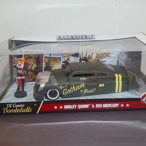 Harley Quinn & 1953 Mercury